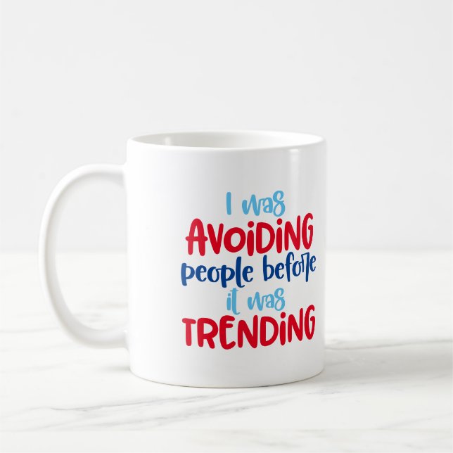 Mug Distances sociales Évitez les gens avant était ten (Gauche)