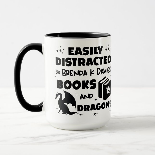 Mug Distrait par Brenda K Davies Livres et Dragons (Gauche)