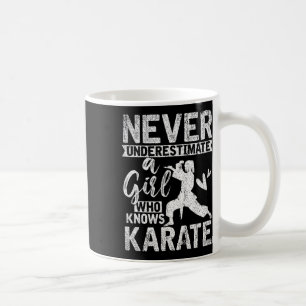 Mug Don De Filles Ne Sous-Estime Jamais Une Fille Qui