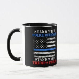 Mug Donald Trump 2024 aux côtés des policiers