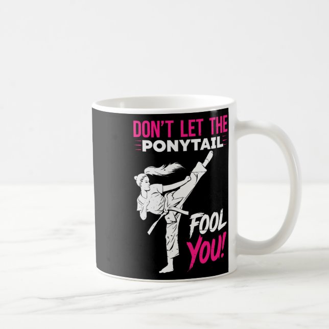 Mug Don't Let The Ponytail Fool You Karate Funny Karat (Droite)