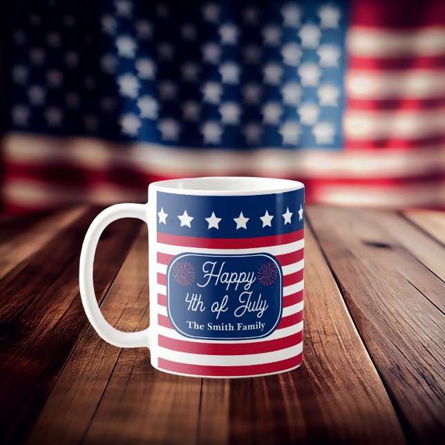Mug Drapeau américain patriotique Joyeux 4 juillet Nom (Red, White and Blue Patriotic U.S. Flag "Happy 4th of July" Family Name Coffee Mug)