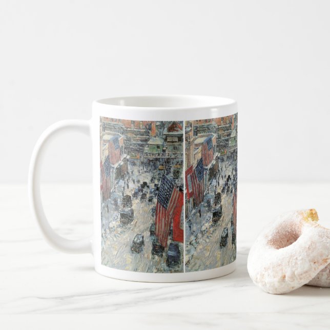 Mug Drapeaux sur la 57ème rue par Frederick Childe Has (Avec donut)