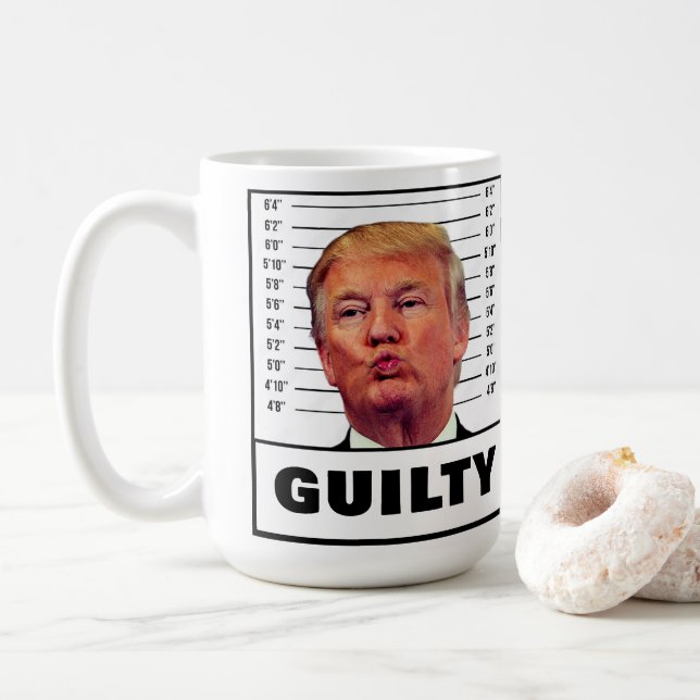 Mug Drôle Trump coupable (Avec donut)