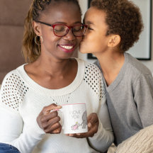 Dumbo suit sa mère de près