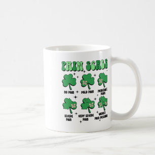 Mug Échelle de douleur infirmière médecin St Patricks