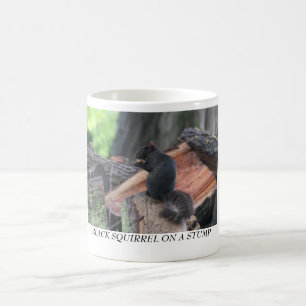 MUG ÉCUREUIL NOIR SUR UN TRONÇON