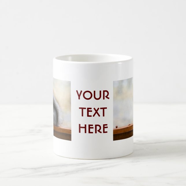 Mug Écureuil sur un banc et quelques noix (Centre)