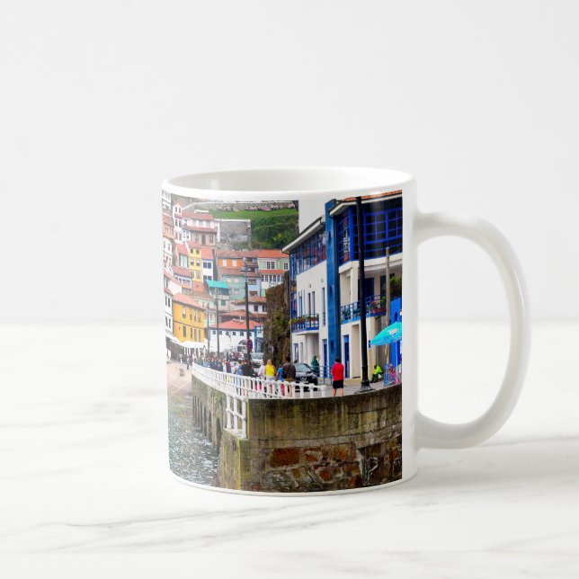 Mug effiloche de Cudillero dans Asturies, l'Espagne (Droite)