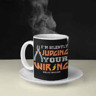 Mug Electricien Drôle Juger Silencieusement Votre Câbl