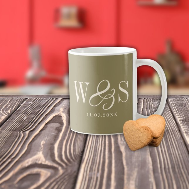 Mug Élégant couple mariage initial vert olive (Créateur téléchargé)