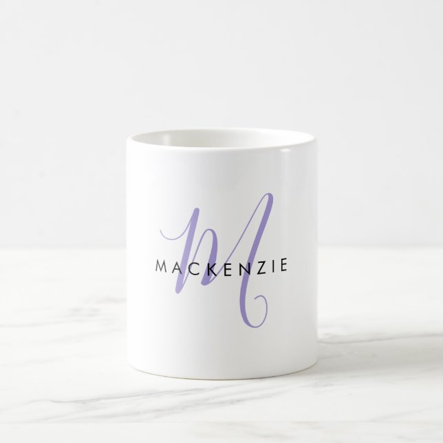 Mug Élégant Lavande Moderne Monogramme de script (Centre)