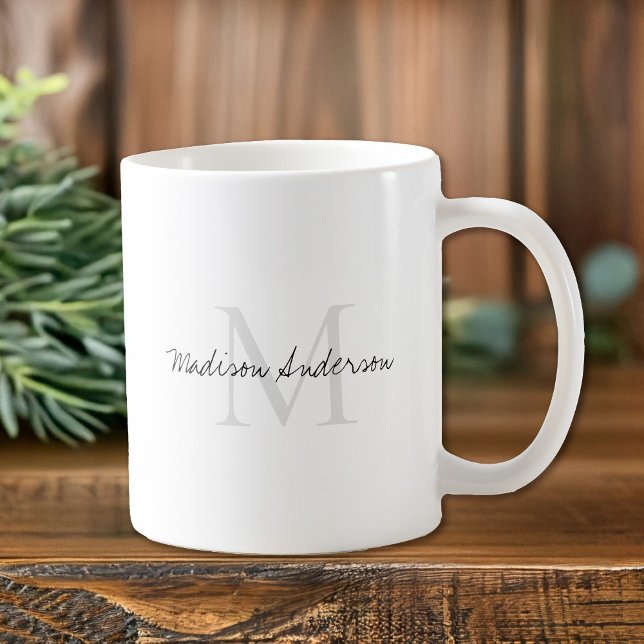Mug Élégant Monogramme moderne (Introducing the Monogram Coffee Mug - a personalized daily companion that transforms your morning)