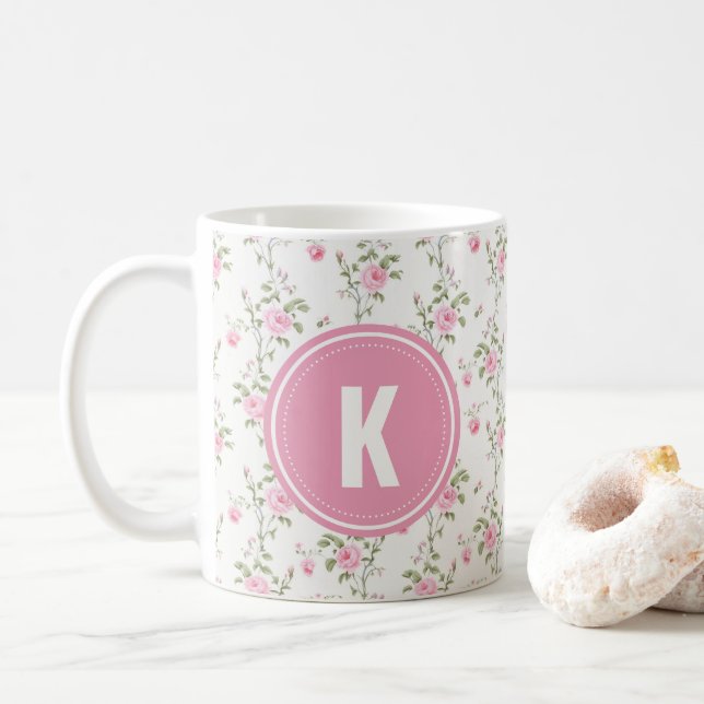 Mug Elegant Pink Roses Flowers Pattern Monogram (Avec donut)