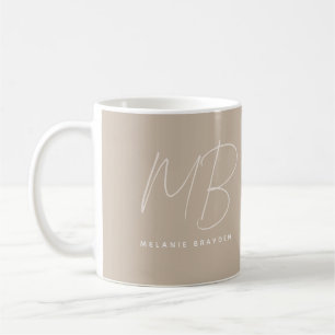Mug Élégant Taupe Minimaliste Deux Monogrammes Nom
