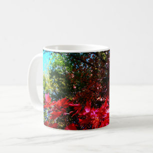 Mug Élégants arbres d'automne feuilles roses rouges