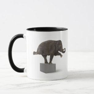 Mug Éléphant exécutant le tour sur la boîte