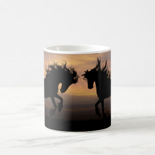 Mug Élevage de chevaux noirs au coucher du soleil