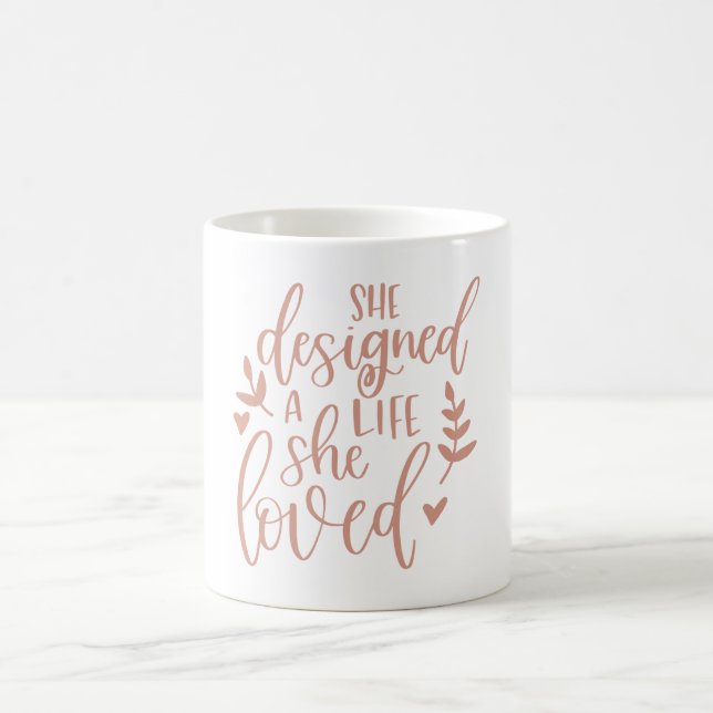 Mug Elle A Conçu Une Vie Qu'Elle Aimait Rose Blush (Centre)