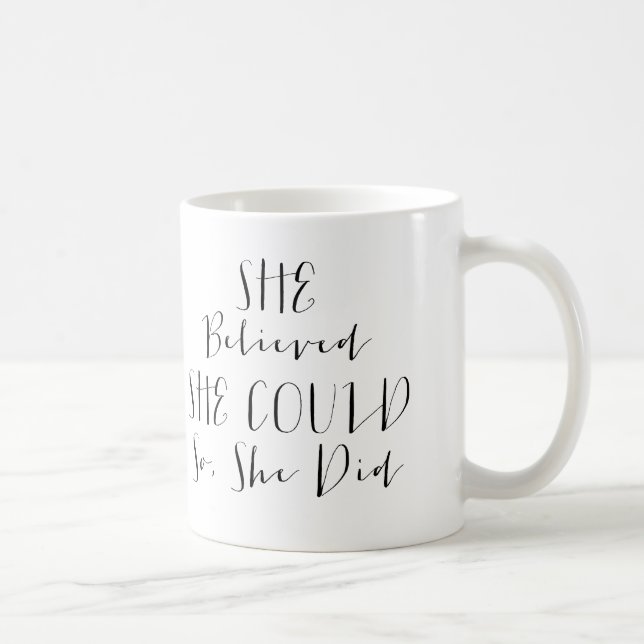 Mug Elle a cru qu'elle pourrait ainsi elle a attaqué (Droite)