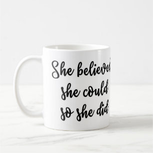Mug Elle a cru qu'elle pourrait ainsi elle a attaqué