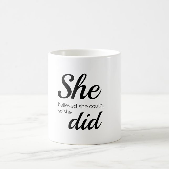 Mug Elle a cru qu'elle pourrait ainsi elle a fait (Centre)
