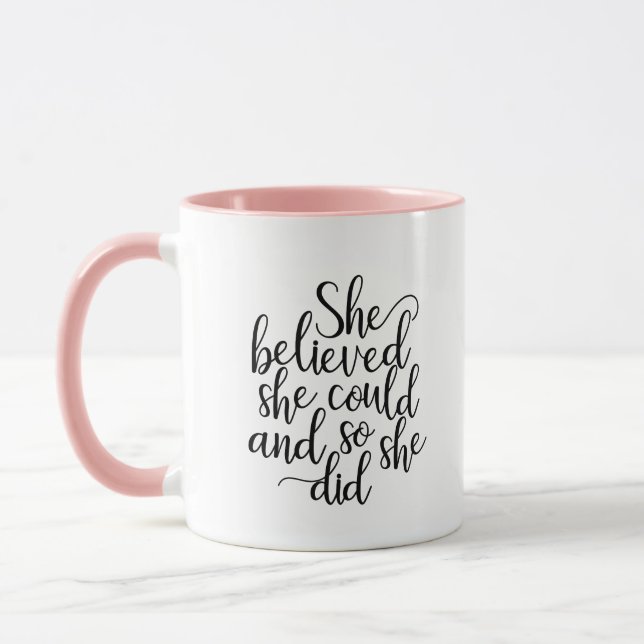 Mug Elle croyait qu'elle le pouvait et elle l'a fait (Gauche)