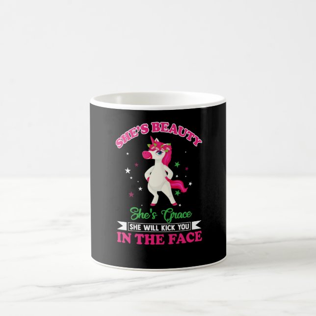 Mug Elle est belle Elle est grâce Elle va te frapper (Centre)