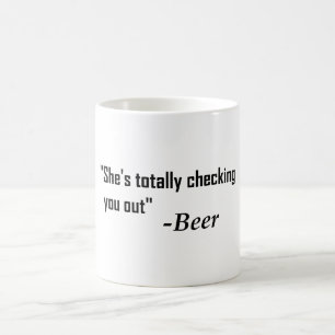 Mug "Elle vous regarde complètement" - Bière