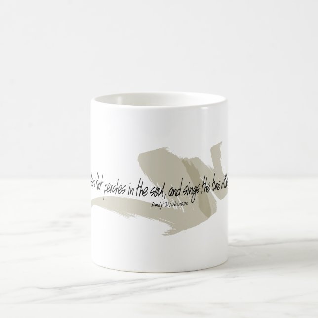 Mug Emily Dickinson La Chose Avec Des Plumes Citation (Centre)