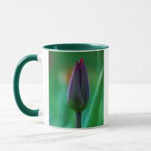 Mug en céramique pourpre à fleurs fraîches