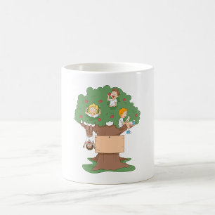 Mug Enfants amusants jouant dans l'arbre Apple