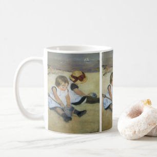 Mug Enfants jouant sur la plage par Mary Cassatt