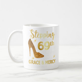 Mug Entrée dans mon 69e anniversaire avec grâce des di