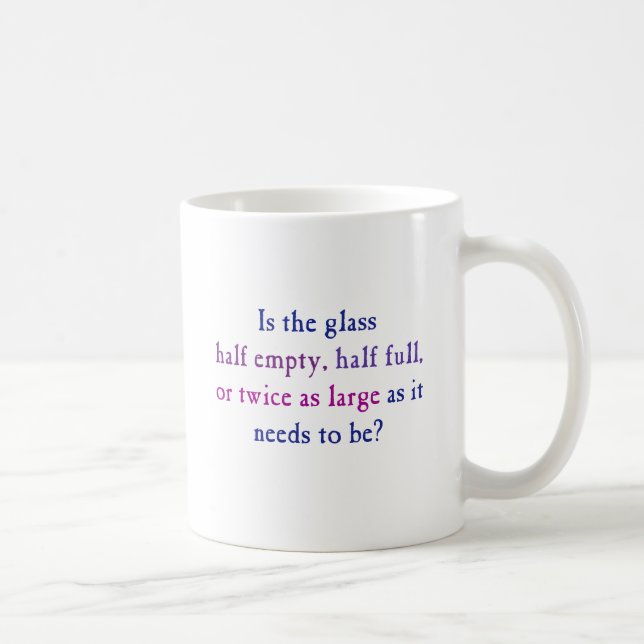 Mug Est l'à moitié vide en verre, à moitié plein, (Droite)