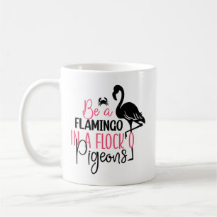 Mug Être un flamant rose dans une volée de pigeons