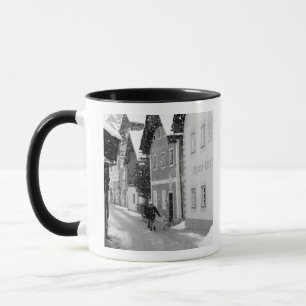 Mug Europe, Autriche, Hallstat. Rue enneigée