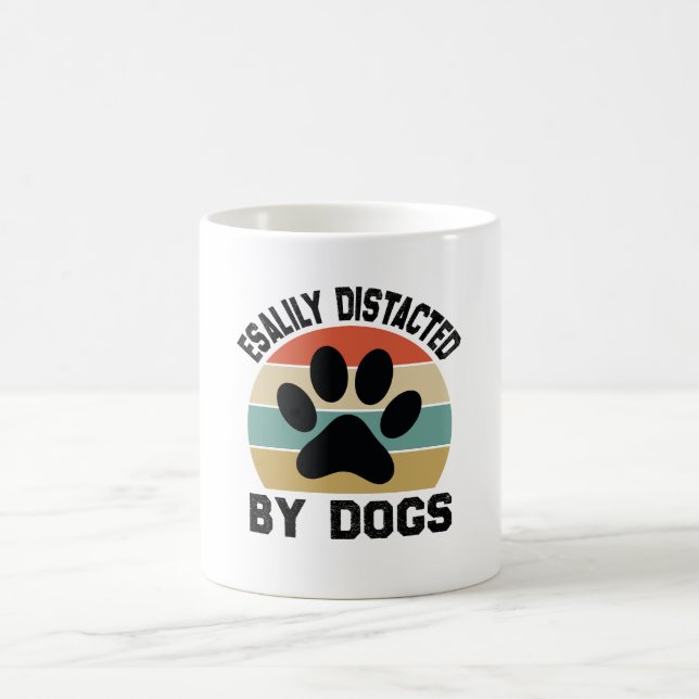 Mug Facilement Distrait Par Les Chiens (Centre)