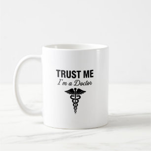 Mug Fais-moi confiance, je suis un médecin, un design