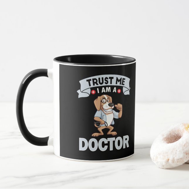 Mug Faites-moi confiance Je suis docteur T-shirt (Avec donut)