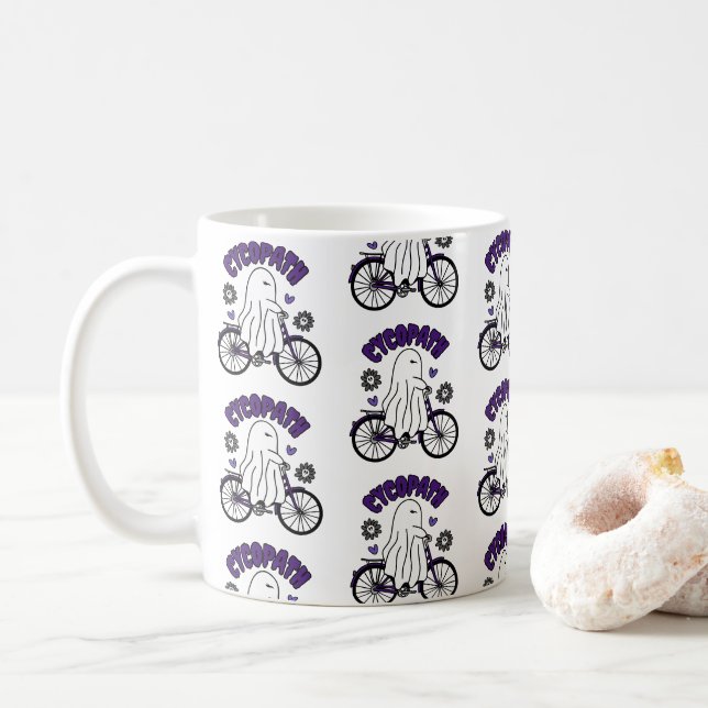 Mug Fantôme d'Halloween Cycopath sur un vélo violet (Avec donut)