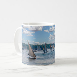Mug Feluccas le long du Nil - Assouan, Egypte