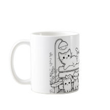 Femme de chat avec ses chats sur un banc