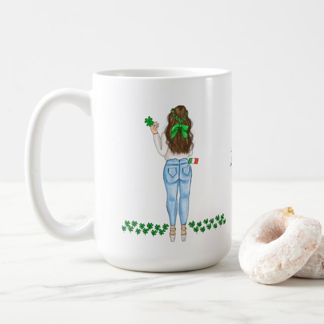 Mug Femme irlandaise avec quatre feuilles de fermeture (Avec donut)