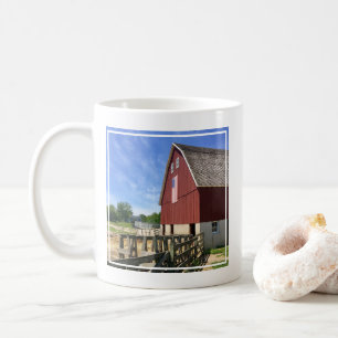 Mug Fermes   Grange rouge avec drapeau américain