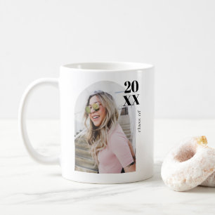 Mug Fête de remise de diplômes avec arche rose minimal