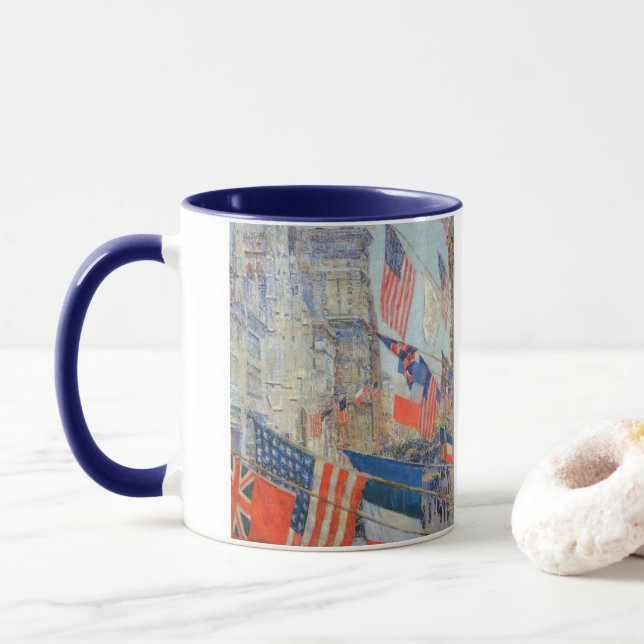 Mug Fête des Alliés, mai 1917 par Childe Hassam, Art V (Avec donut)