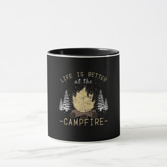 Mug Feu de camp - La vie est meilleure au feu de camp (Centre)
