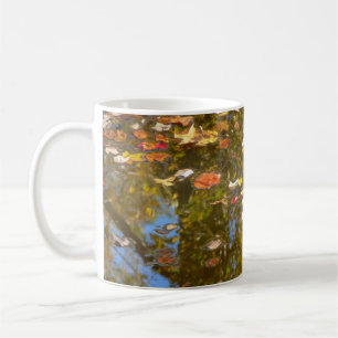 Mug Feuilles d'automne et réflexion sur le cours d'eau