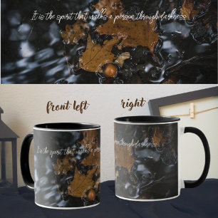 Mug Feuilles de chêne et glands dans les eaux sombres